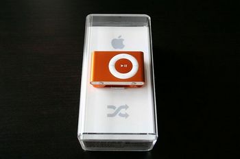 s-ipod-shuffle-2g-orange2.jpg